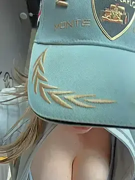 Stripchat Live Sex Cam of Alirawrz