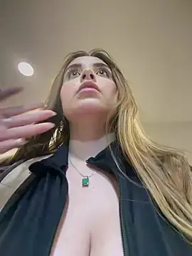 Stripchat Watch Live Sex Cams of Alirawrz