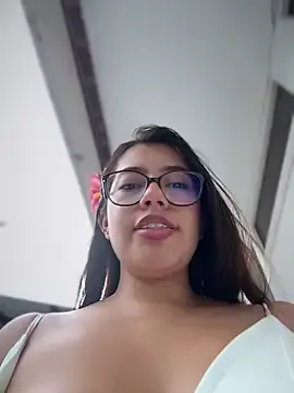 Stripchat Live Sex Cam of sara_calderon