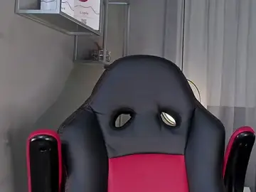 Stripchat Nude Webcam of tinaqueen_noa