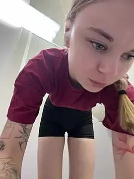 Stripchat Live Sex Cam of -MiaKitty