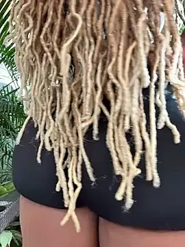 Stripchat Live Porn of darle_volant