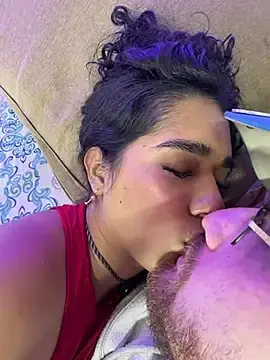 Stripchat Live Porn of EmmaRoux_