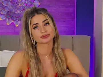 Stripchat Free Porn Cam of LoraDevine