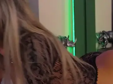 Stripchat Watch Live Sex Cams of LoraDevine