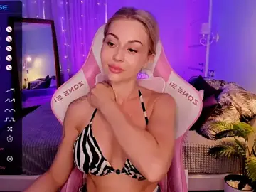Stripchat Nude Webcam of AdeleRoberts