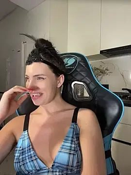 Stripchat Free Porn Cam of CurlyLara