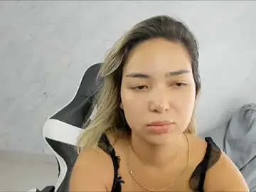 Stripchat Sex Cam of Kama_Mon
