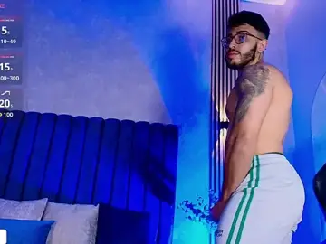 Stripchat Sex Cam of Liam_Kleiin