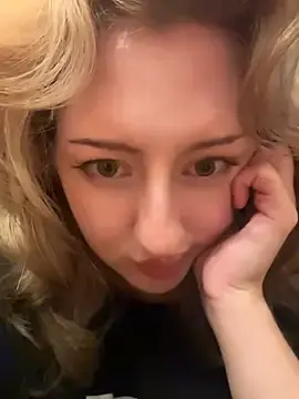 Stripchat Sex Cam of RonnieKiss