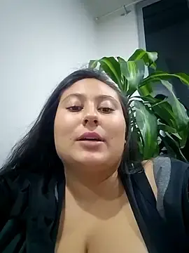 Stripchat Live Sex Cam of Celeem_