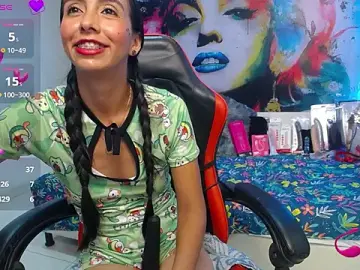 Stripchat Free Porn Cam of sandra_petite19