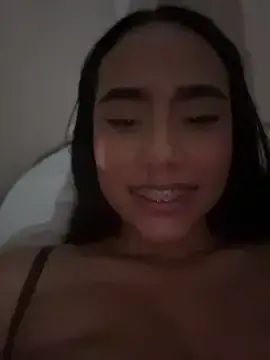 Stripchat Live Sex Cam of Sara-Castillo