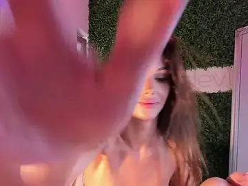 Stripchat Free Porn Cam of realhotfallingdevil