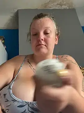 Stripchat Free Live Porn of busty-bella1