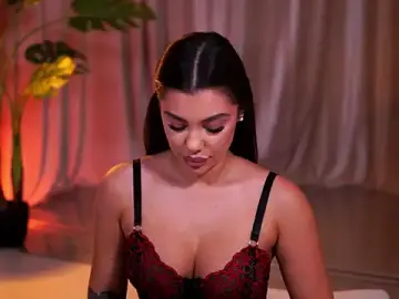 Stripchat Sex Cam of NatyDesiree