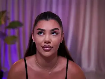 Stripchat Sex Cam of NatyDesiree