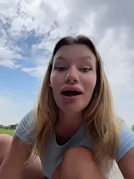 Stripchat Free Porn Cam of justmilaa