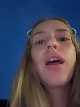 Stripchat Free Porn Cam of kira_mia