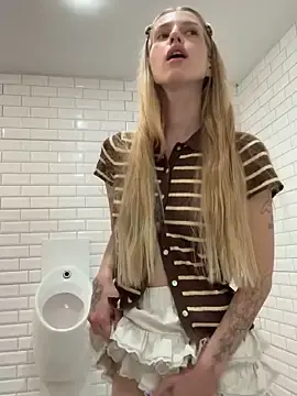 Stripchat Best live sex cam show of kira_mia
