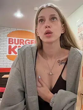 Stripchat Best Webcam of kira_mia