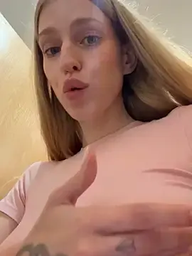 Stripchat Adult Video Chat of kira_mia