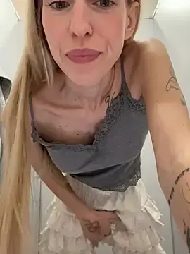 Stripchat Sex Chat of kira_mia