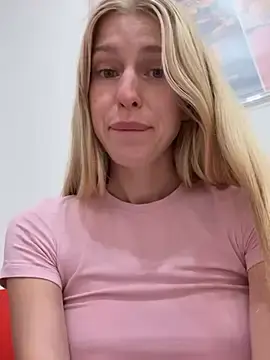 Stripchat Live Porn of kira_mia