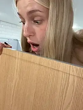 Stripchat Live Sex of kira_mia