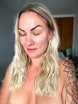 Stripchat Live Sex Cam of NastyMilf_