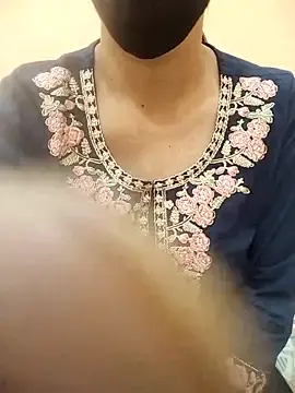 Stripchat Free Live Porn of Rising_Queen