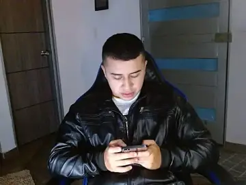 Stripchat Live Sex of SexyBoy-Bigclit