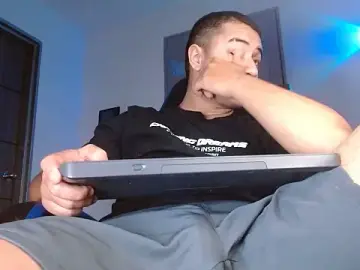 Stripchat Live Sex Cam of SexyBoy-Bigclit