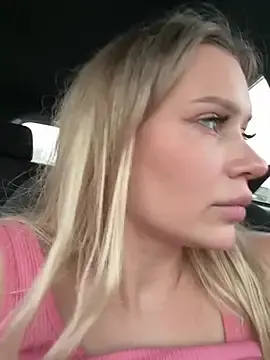 Stripchat Adult Video Chat of Girl-Mia