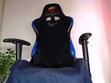 Stripchat Free Porn Cam of MAXJONES_2