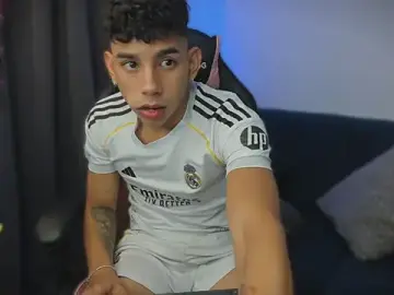 Stripchat Adult Webcams of andy_cute22