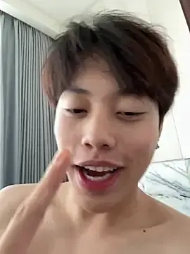 Stripchat Sex Cam of Ethan_64724