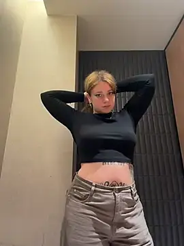 Stripchat Live Sex Cam of lucy-joy