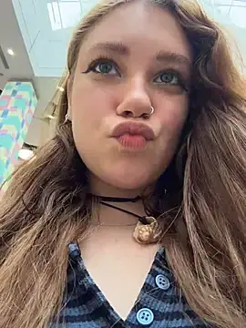Stripchat Sex Chat of lucy-joy