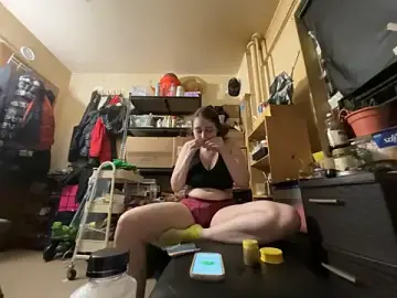 Stripchat Live Sex Cam of Snowbunnycake_131