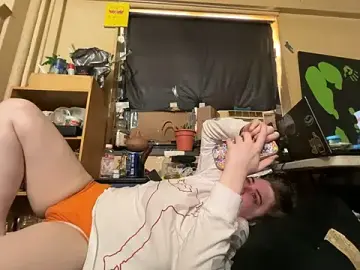 Stripchat Free Porn Cam of Snowbunnycake_131