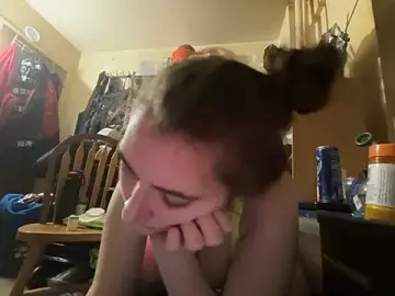 Stripchat Free Live Porn of Snowbunnycake_131
