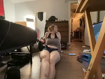 Stripchat Live Sex Cam of Snowbunnycake_131