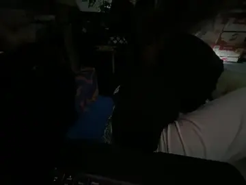 Stripchat Live Sex Cam of Snowbunnycake_131