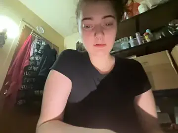 Stripchat Adult Webcam of Snowbunnycake_131