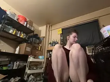 Stripchat Live Sex Cam of Snowbunnycake_131