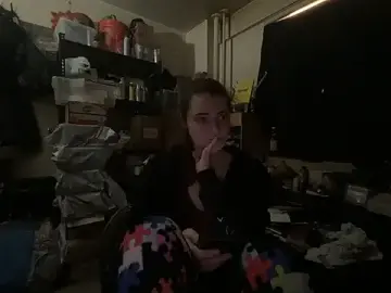 Stripchat Free Porn Cam of Snowbunnycake_131
