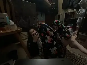 Stripchat Live Sex Cam of Snowbunnycake_131