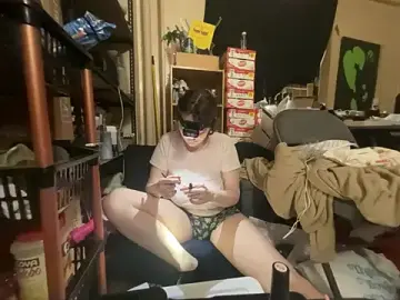 Stripchat Free Porn Cam of Snowbunnycake_131