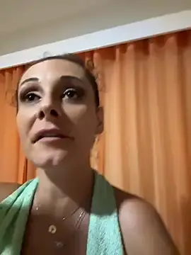 Stripchat Nude Webcam of therealbeverlycious